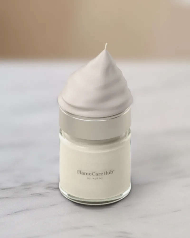 Body Cream de 212 ml en vidrio, en un baño de mármol blanco (composición: foto de estudio sobre una foto de ambiente)
