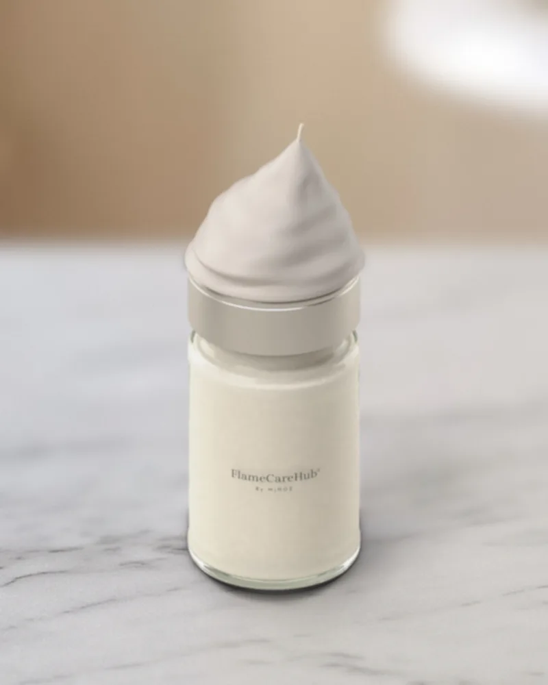 Body Cream de 314 ml en vidrio, en un baño de mármol blanco (composición: foto de estudio sobre una foto de ambiente)