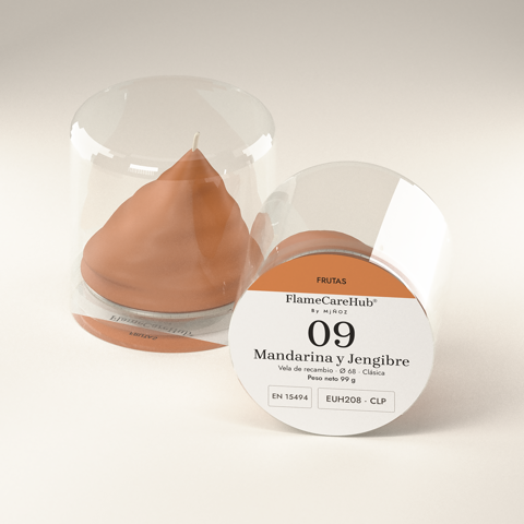 Vela de recambio Mandarina y Jengibre, de cera mandarina, en su cápsula transparente: de pie y tumbada con su etiqueta